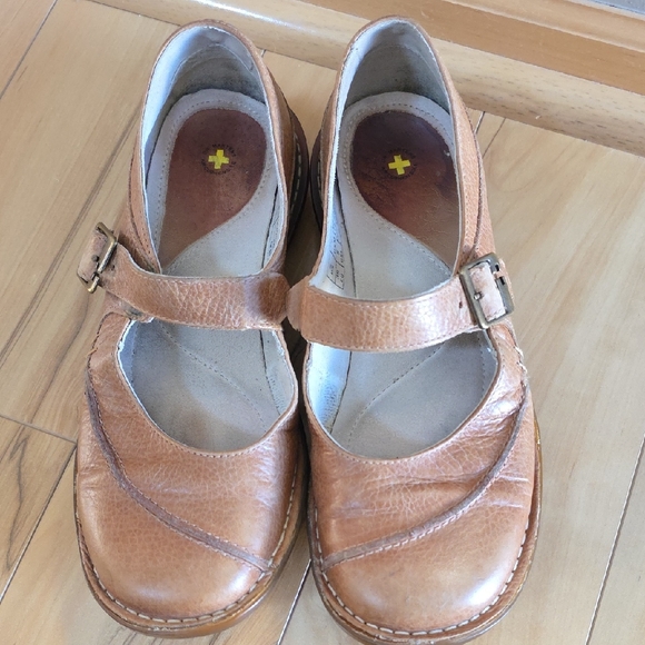 Dr. Martens Shoes - Dr. Martens Vintage Y2K Pebbled Caramel Tan Mary Jane UK 6 (8-8.5) Style 11507🌼